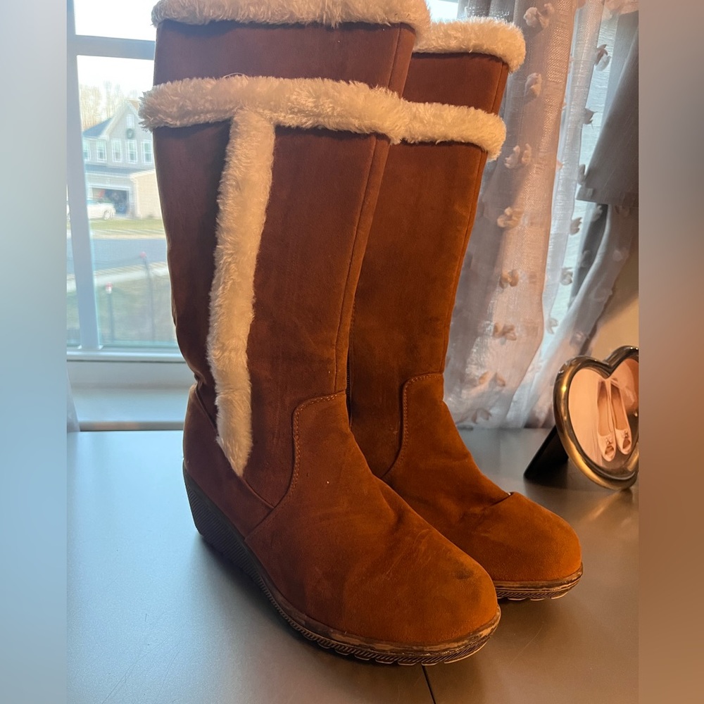 Ladies Fuzzy Boots